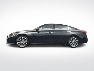 2023 Nissan Altima SL FWD