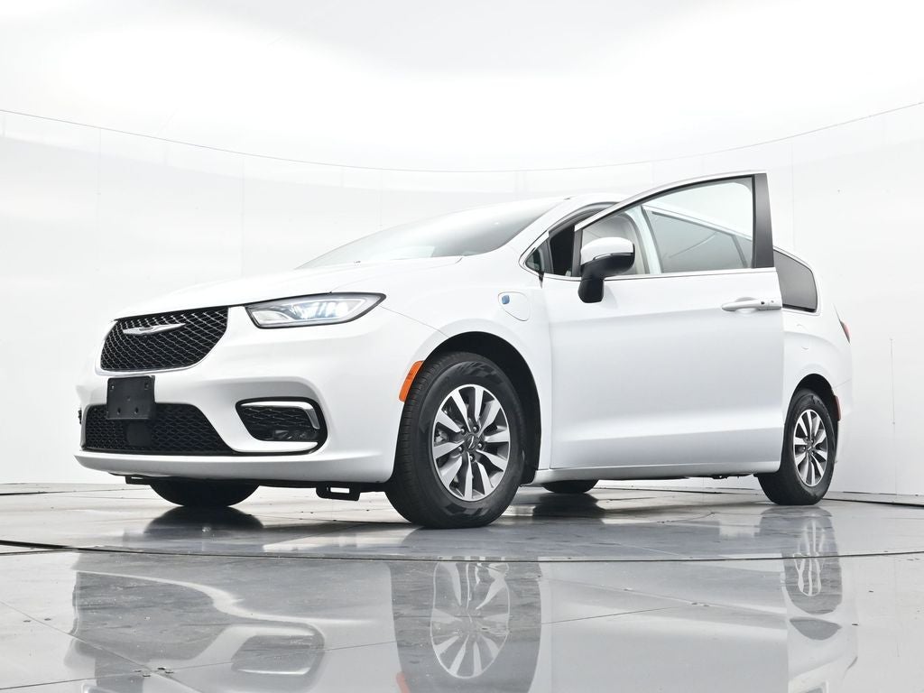 2023 Chrysler Pacifica Hybrid Touring L