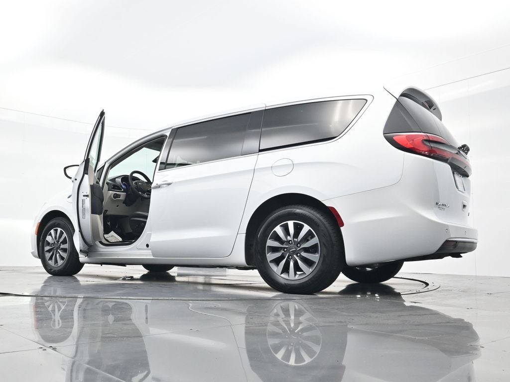 2023 Chrysler Pacifica Hybrid Touring L