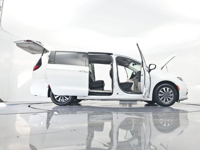 2023 Chrysler Pacifica Hybrid Touring L