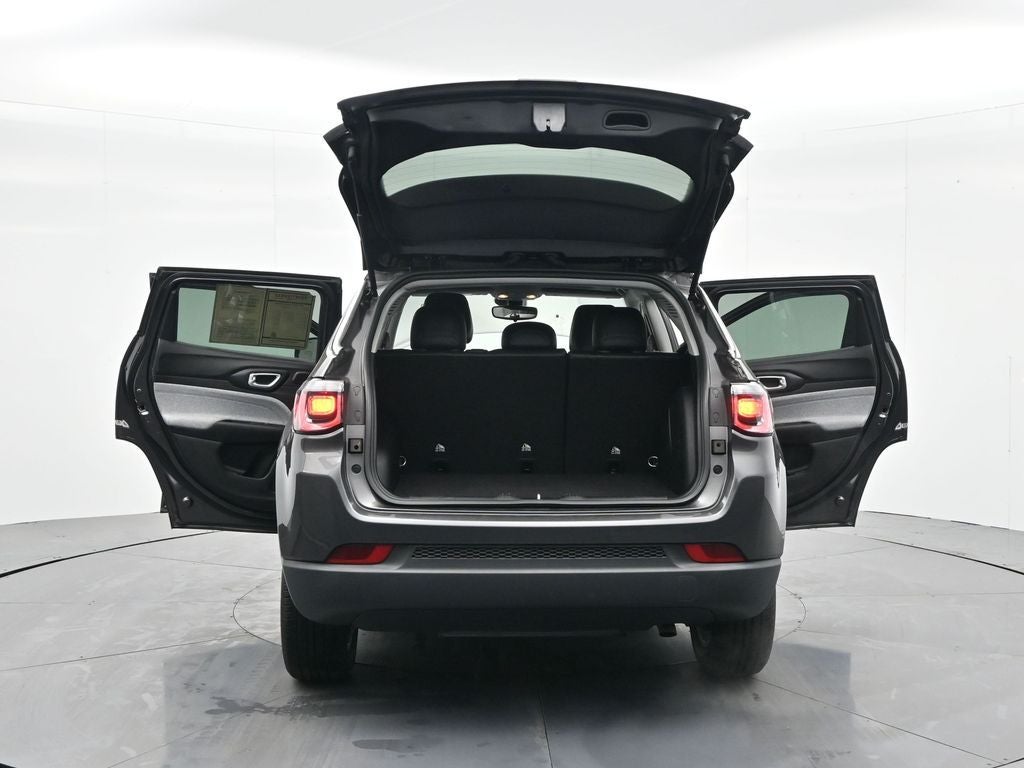 2022 Jeep Compass Latitude FWD