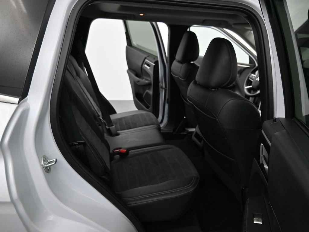 2024 Mitsubishi Outlander Base