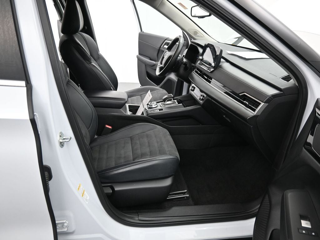 2024 Mitsubishi Outlander Base