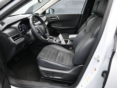 2024 Mitsubishi Outlander Base