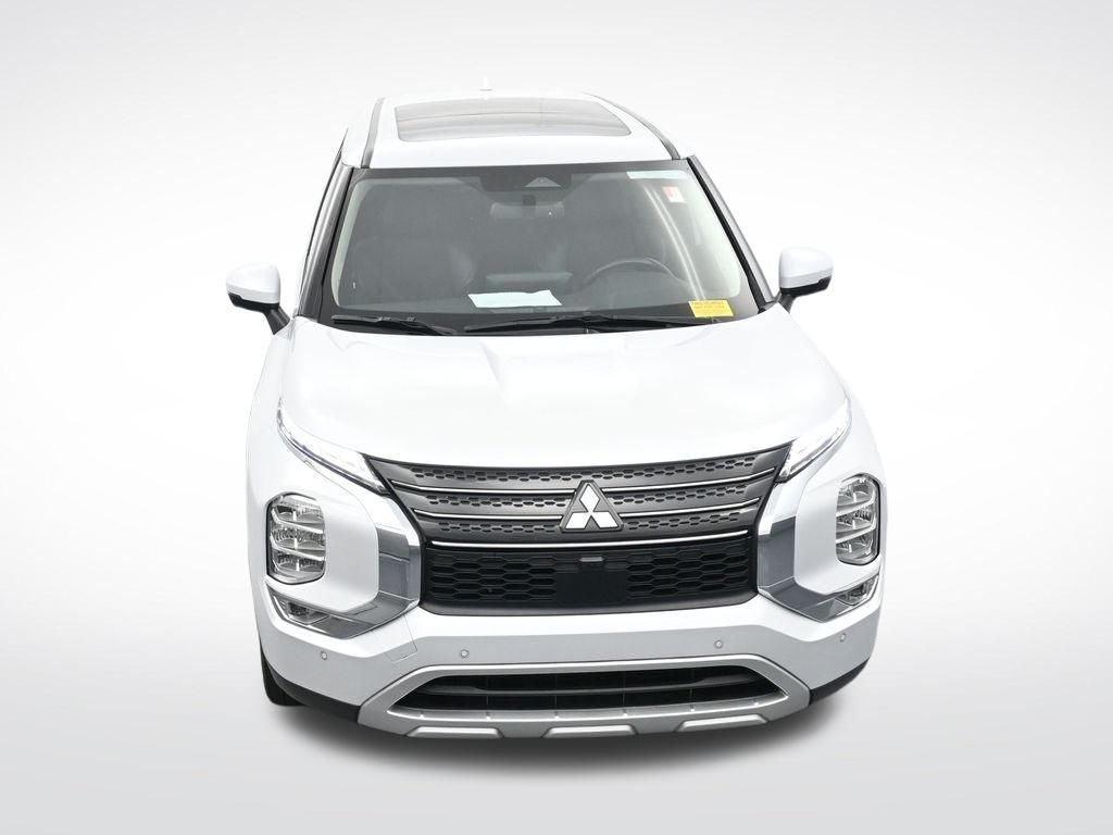 2024 Mitsubishi Outlander Base