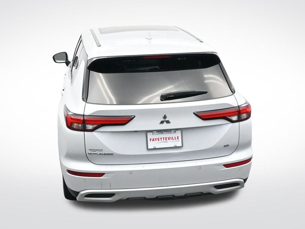 2024 Mitsubishi Outlander Base