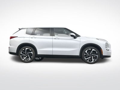 2024 Mitsubishi Outlander Base