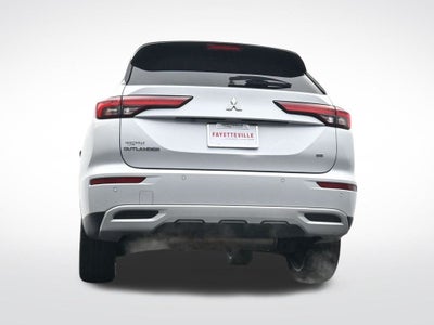 2024 Mitsubishi Outlander Base