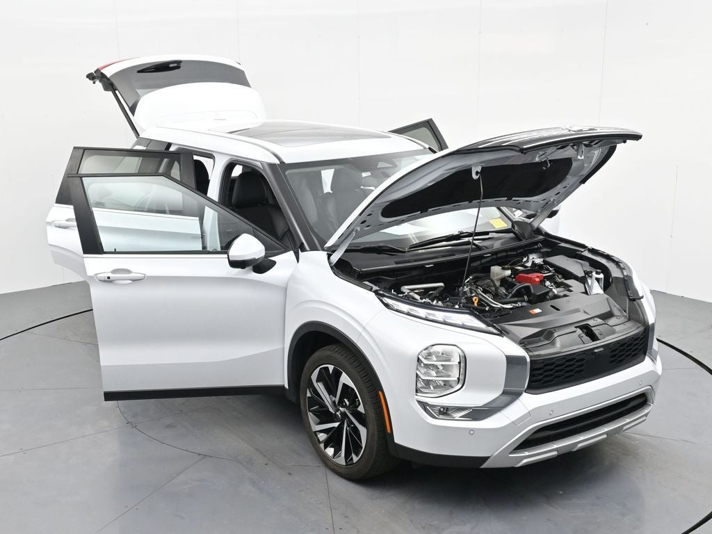 2024 Mitsubishi Outlander Base