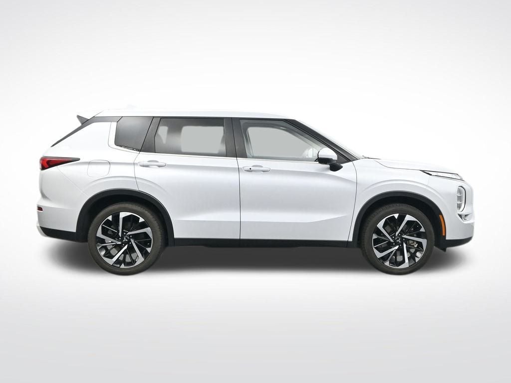 2024 Mitsubishi Outlander Base