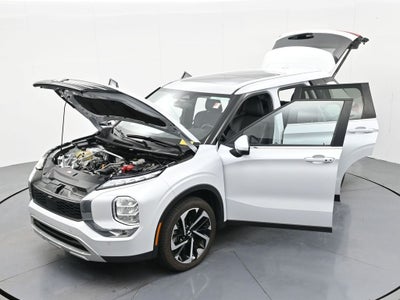 2024 Mitsubishi Outlander Base