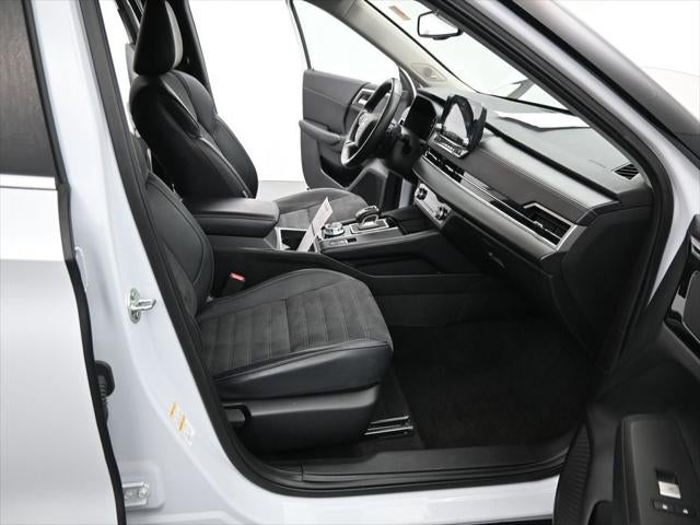 2024 Mitsubishi Outlander Base