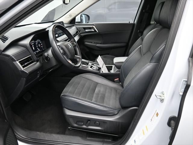 2024 Mitsubishi Outlander Base