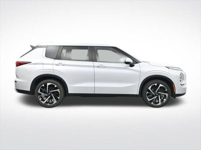 2024 Mitsubishi Outlander Base