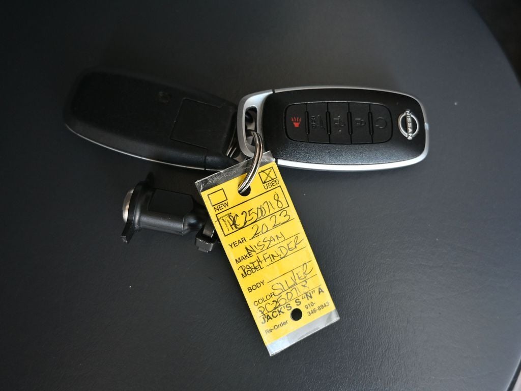 2023 Nissan Pathfinder SL